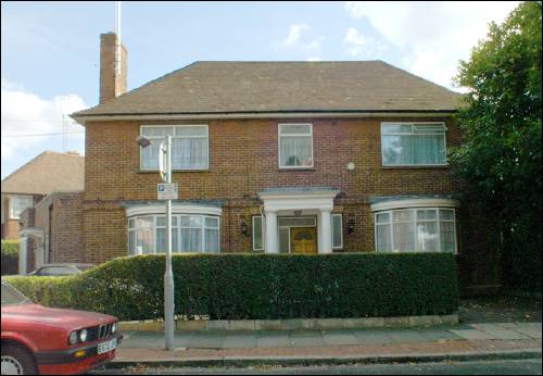 02 Vivian Way a